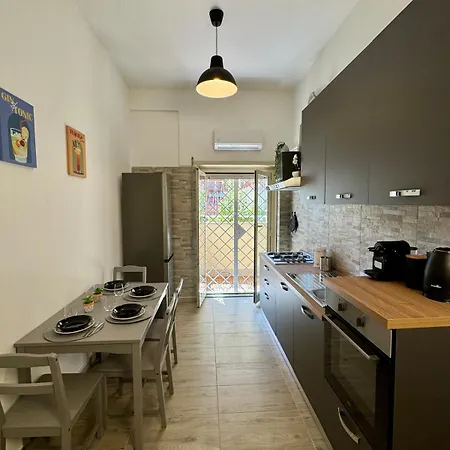 The Stop Apartment-metro A * Rome
